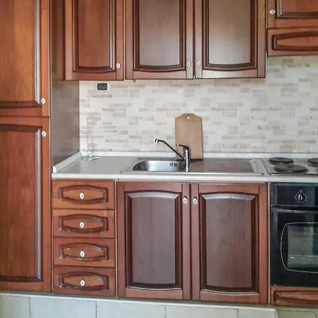 1 Bedroom Amazing In Holiday home *